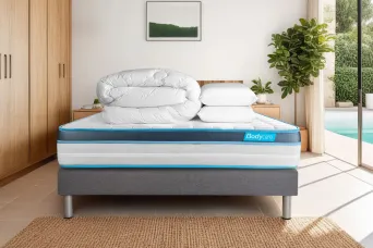 Pack lit complet 140x200 cm - Matelas + Sommier Gris (en kit) + 2 oreillers + Couette - BodyFit